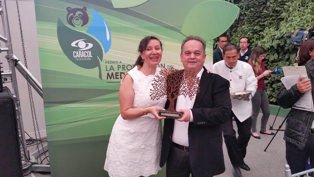 PREMIOS GANADOS POR LA PROTECCIÓN AL MEDIO AMBIENTE OTORGADO POR CARACOL  PREMIOS GANADOS POR LA PROTECCIÓN AL MEDIO AMBIENTE OTORGADO POR CARACOL  PREMIOS GANADOS POR LA PROTECCIÓN AL MEDIO AMBIENTE OTORGADO POR CARACOL  PREMIOS GANADOS POR LA PROTECCIÓN AL MEDIO AMBIENTE OTORGADO POR CARACOL 